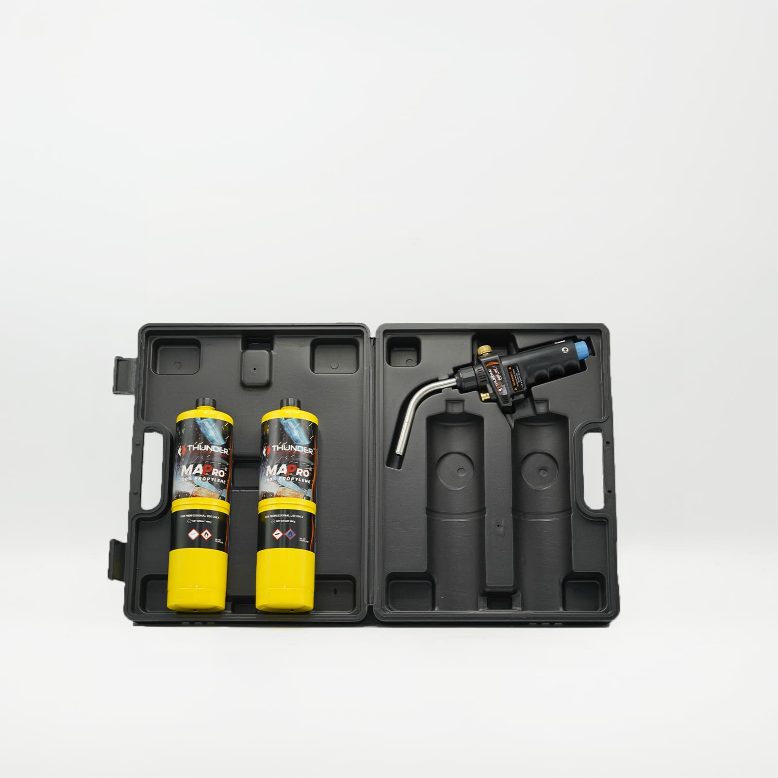 Mallette de brasage THUNDER MAPRO avec chalumeau et 2 cartouches de propylène Mallette THUNDER MAPRO ouverte avec chalumeau et deux cartouches de propylène