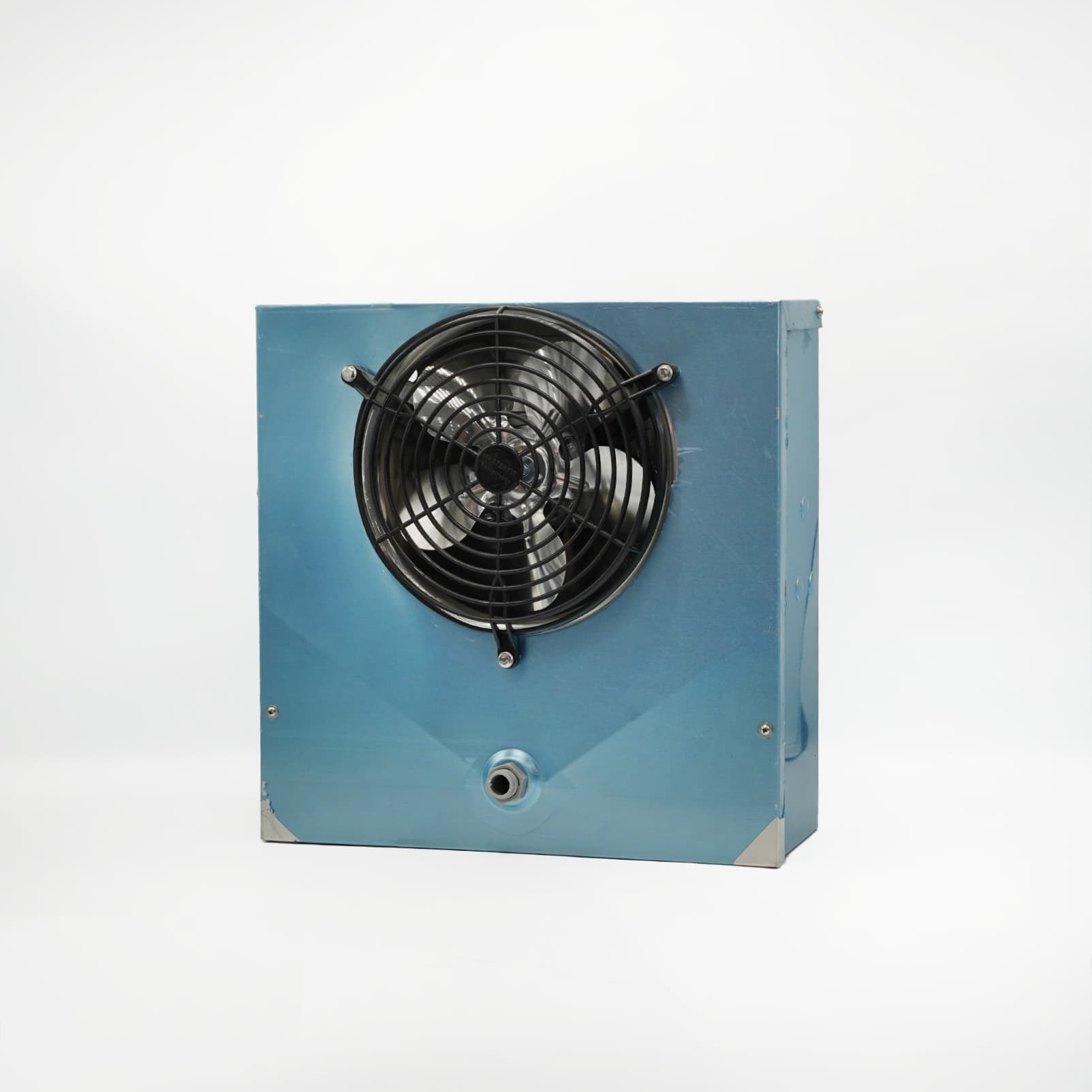 Évaporateur plafonnier à un ventilateur, caisson bleu — modèle à confirmer Évaporateur plafonnier à un ventilateur avec caisson métallique bleu, modèle non identifié
