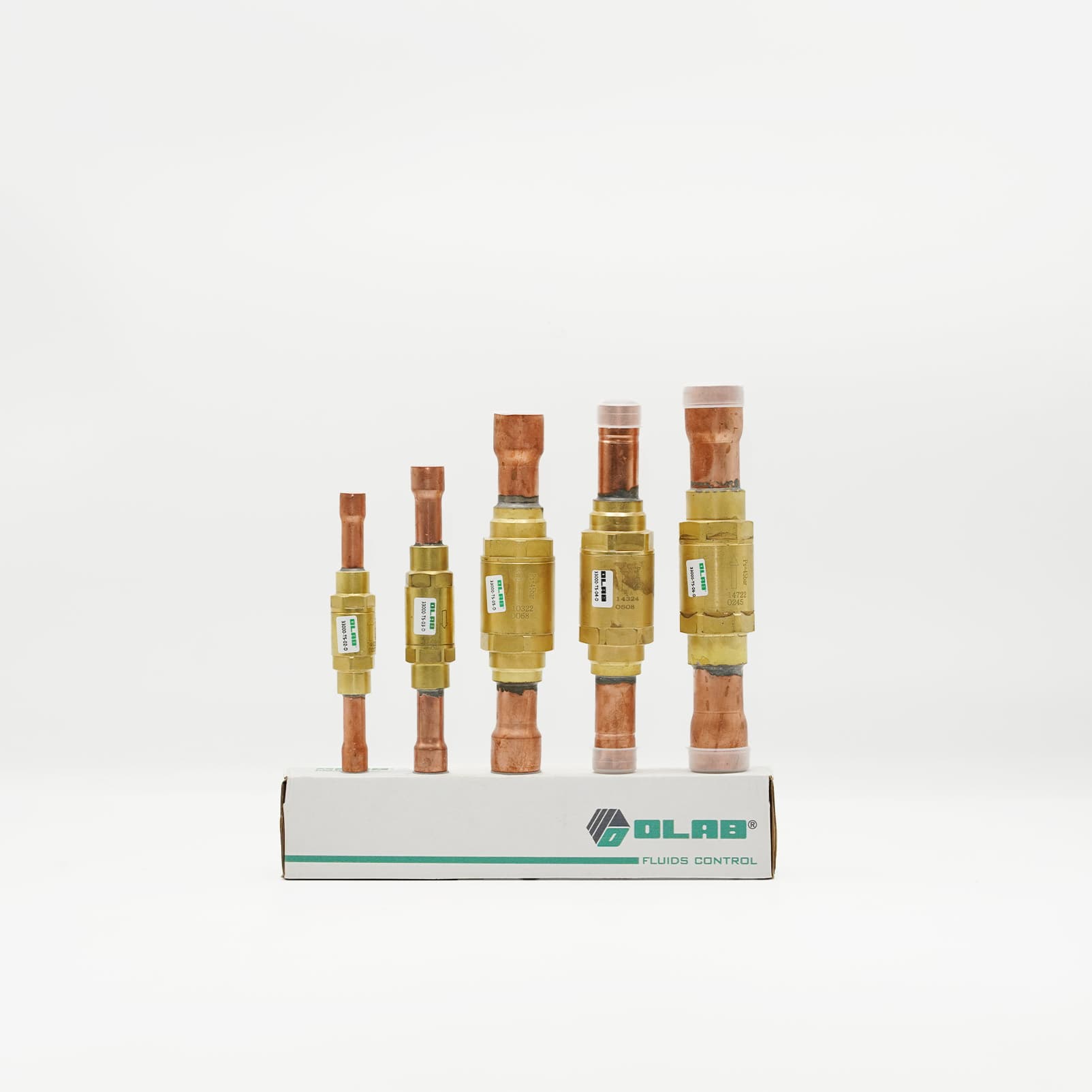 Clapets anti-retour OLAB à braser pour réfrigération — gamme de diamètres Cinq clapets anti-retour OLAB en laiton avec raccords cuivre à braser, tailles différentes